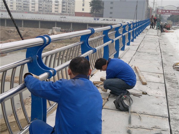 乐山不锈钢桥梁护栏除锈维护的重要性及其方法